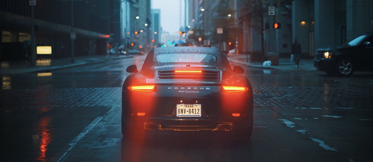 Porsche Aktie verliert 10 %: Finger weg oder Einstiegschance? 