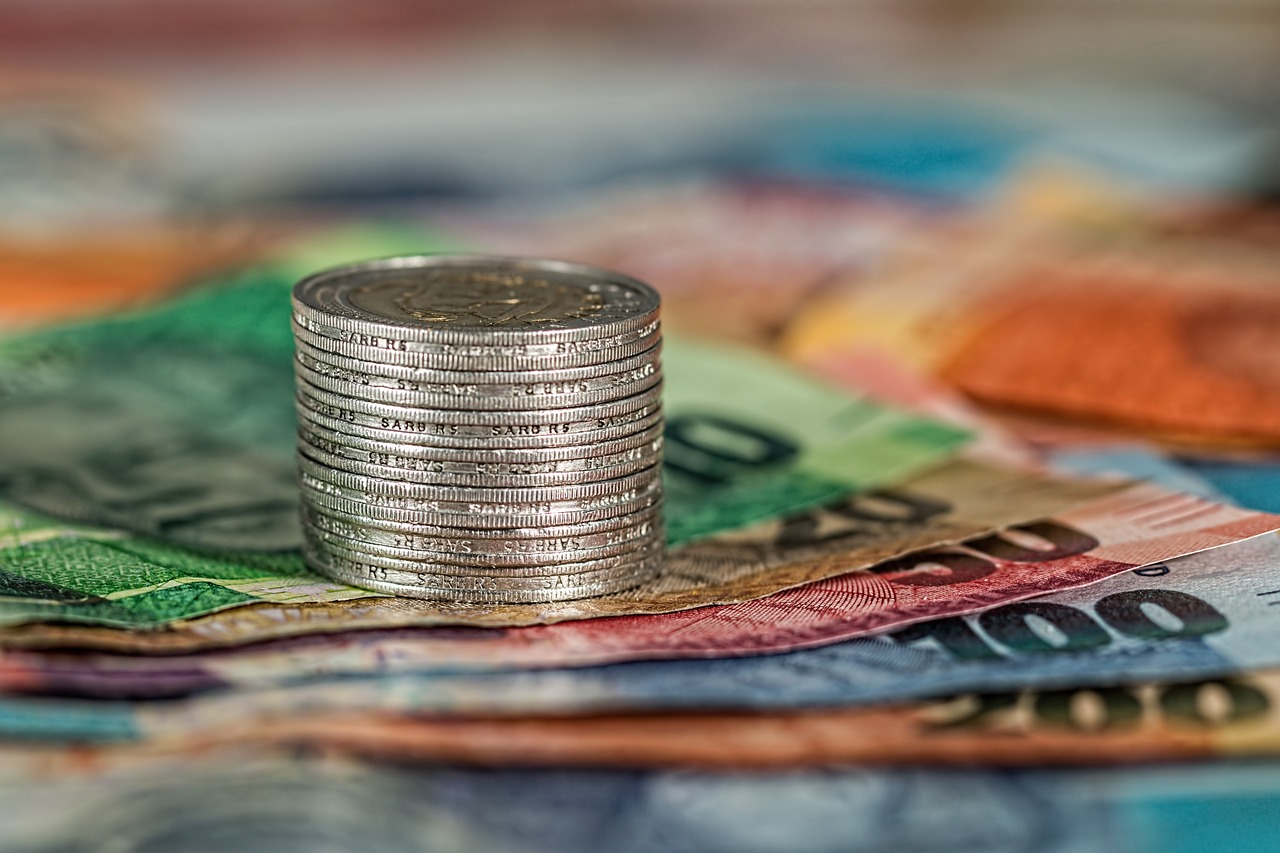 Mit diesen 4 Kryptoprojekten 100 Euro am Tag online verdienen